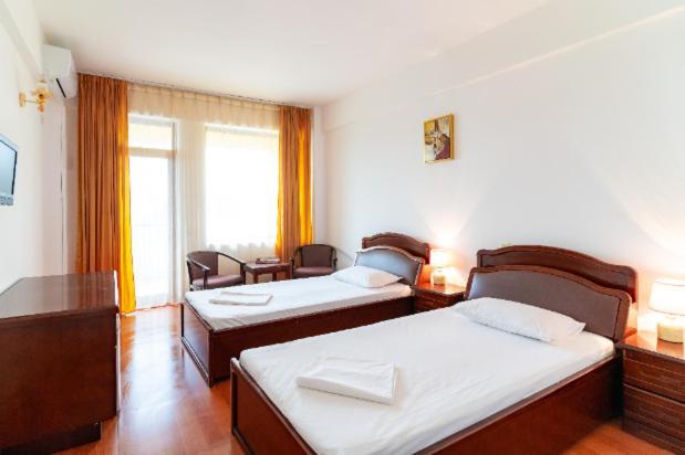Hotel Victoria Костинешти Экстерьер фото