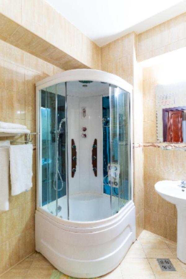 Hotel Victoria Костинешти Экстерьер фото